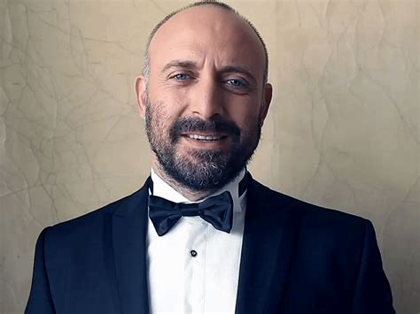 Born on 30th april, 1970 in istanbul, turkey, he is famous for. Halit Ergenç on Make a GIF