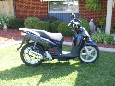 200 ccm (12.2 cubic inches). Buy 2009 SYM HD 200 ~AUTOMATIC~ SCOOTER, 1700 MILES, on ...