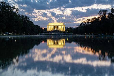 Lincoln Memorial Reflected In The Reflecting Pool Photograph By Melissa