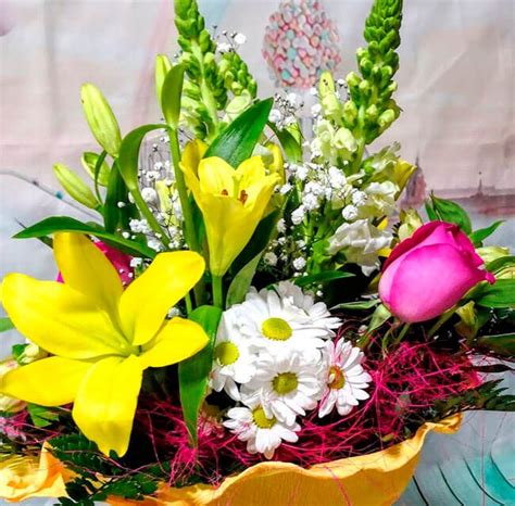 En nuestra tienda de flores y regalos a domicilio te ofrecemos variedad en ramos de rosas, flores variadas y regalos para ocasiones especiales. Floristerías en Castellón con envío de flores a domicilio