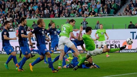 Bundesliga Relegation Wolfsburg Besiegt Braunschweig Der Spiegel