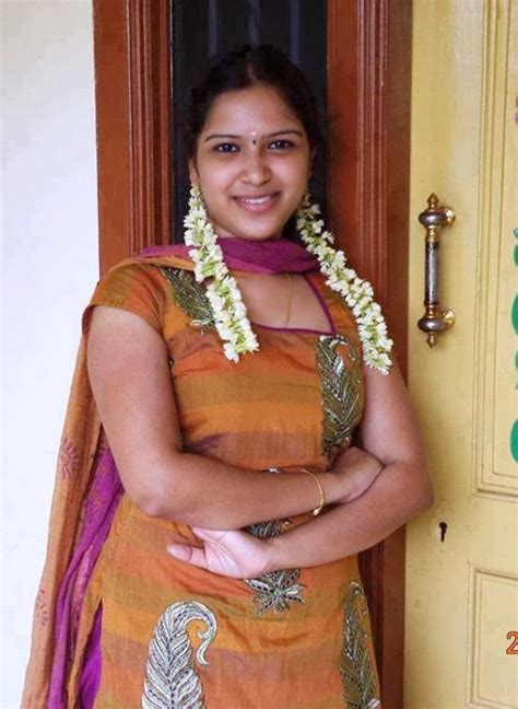 Hot Aunties Gallery Actress Pictures Gallery Wallappers Kerala Traditional Girl Beautiful Image