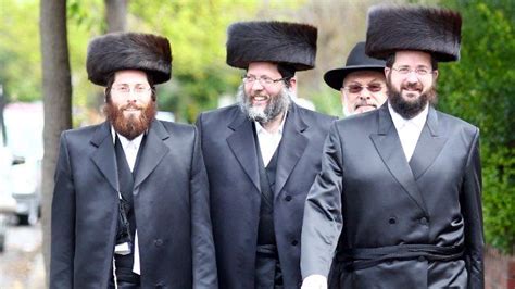 Hasidic Jews In Williamsburg Brooklyn Push Stuck Fdny Ambulance Through