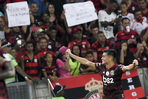47 2º tempo remo troca passes no ataque e o atlético fica com os 11 na entrada da área. Brasileirão 2019: Flamengo 3 x 1 Atlético Mineiro - Fim de ...
