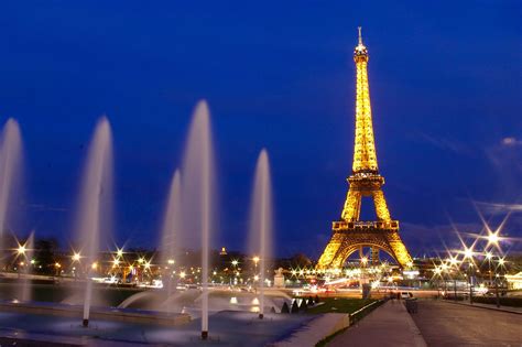 Visiter La Tour Eiffel Avec Un Billet Coupe File Pour Le Sommet Lebaladin