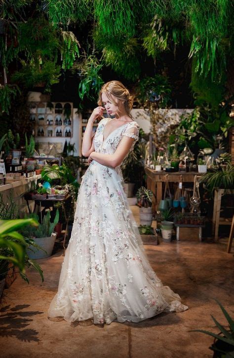 Dadurch bekommst du ständig den preisgünstigsten preis. Mutig Boho: Bunt bestickte Brautkleider in 2020 (mit ...