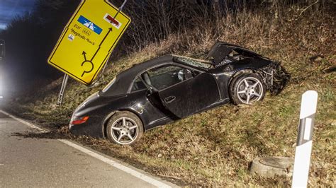 Porschefahrer Bei Unfall Schwer Verletzt Hoher Schaden