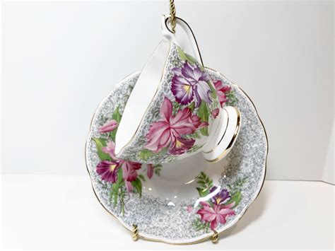 Une version originale qui se distingue des modèles de 1911 plus classiques et qui. Queen Anne Tea Cup and Saucer, Nottingham Lace Pattern ...
