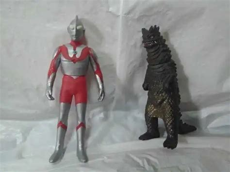 Ultraman Atype Vs Space Monster Bemular Mini Sofubi Hero Showdown Set