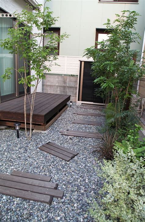 ウッドデッキ / 園路 / 植栽 / ナチュラルガーデン / ガーデンデザイン / 外構 Garden Design / Deck / Wooden steps / Plants | 新築 庭 ...