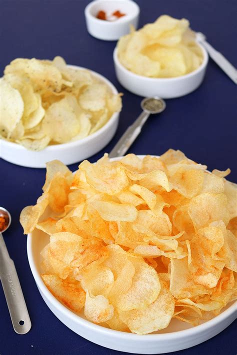 (you can also pat them with a kitchen towel to aid drying.) length and width of the peels doesn't matter; Homemade Potato Chips | Easy Recipe to make potato chips ...
