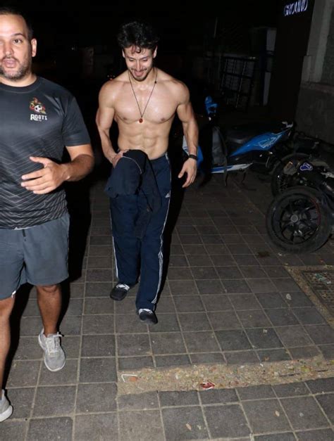 This Is How HOT A Shirtless Tiger Shroff Looks Like Right After His Gym