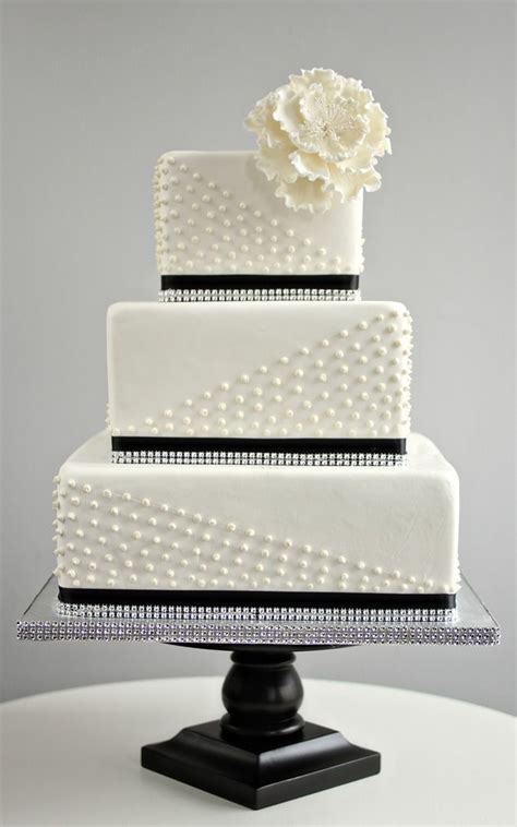 No longer a plain or boring color scheme, black and white is a trendy and stylish way to decorate for weddings. 49 Amazing Black and White Wedding Cakes | Pretty wedding ...