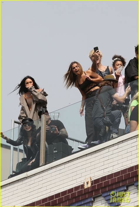 Megan Fox Kourtney Kardashian Addison Rae Attend Machine Gun Kelly Travis Barker S Rooftop