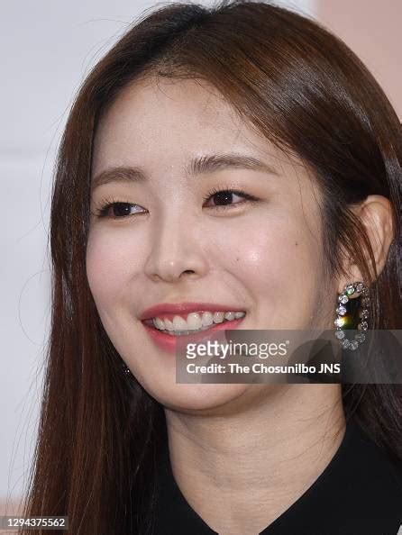 Actress Jung Yoo Jin During Tvn Drama Romance Is A Bonus Book Press