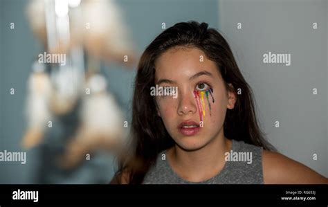 Gesicht Malen Tränen Fotos Und Bildmaterial In Hoher Auflösung Alamy