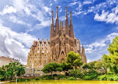 Templo Expiatório Da Sagrada Família Barcelona Fotos E História