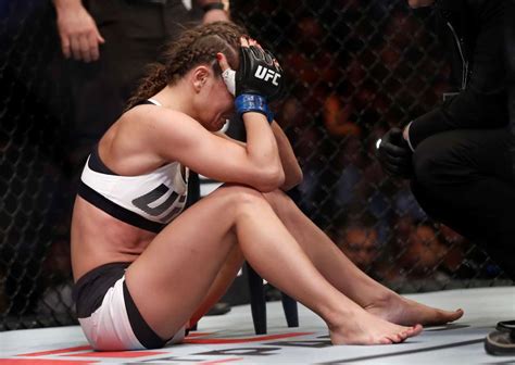 Karolina is a hot polish fighter with plenty of class inside and outside the octagon. lusosports: Karolina Kowalkiewicz da Polonia chora depois ...