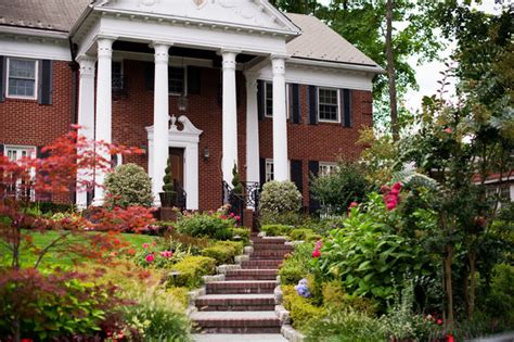 For many trump supporters, biden's narrow victory in the state felt especially disorienting because trump significantly increased his. Donald Trump's Old Queens Neighborhood Contrasts With the Diverse Area Around It - The New York ...