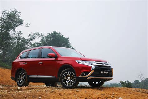 Note that only the gt is equipped with the v6 engine; Mitsubishi Outlander Test Drive Review - Autoworld.com.my