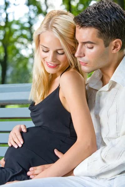 Happy Beautiful Pregnant Woman And Her Husband Outdoors — Stock Photo