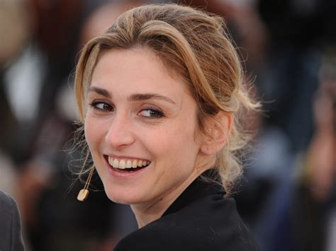 julie gayet s affiche en famille sur instagram