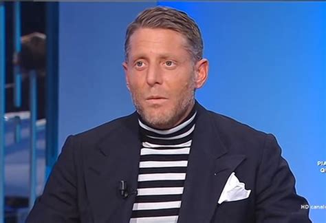 Lapo is the former marketing manager and heir to the automaker fiat. Chi è Lapo Elkann
