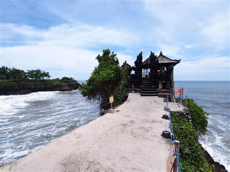 Batu Bolong Beach, Bali | Swimming, Surfing, Food | Holidify