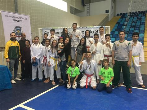 Karatê de São Ludgero conquista medalhas na Copa Cidade de Tubarão Município de São Ludgero