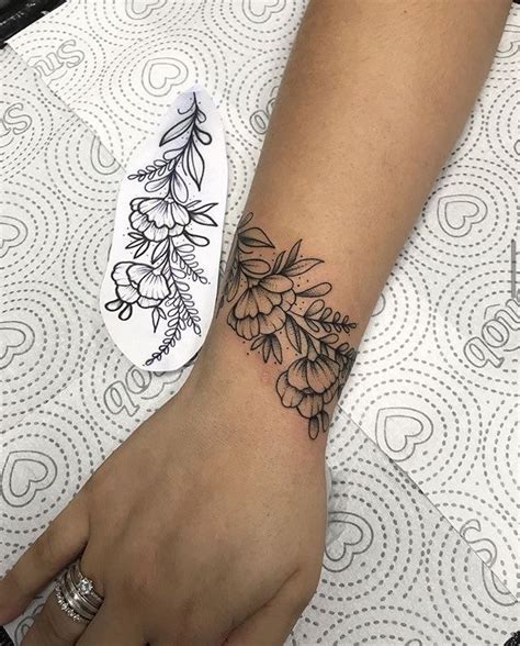 𝖙𝖆𝖙𝖚𝖆𝖌𝖊𝖓𝖘 🦋 On Twitter Wrap Around Wrist Tattoos Flower Wrist