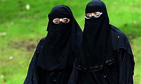 100000 Islam Converts Living In Uk White Women Most Keen To Embrace Muslim Faith Daily Mail