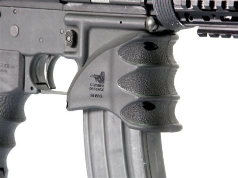 Mako Magazine Well Grip And Magwell Funnel For M16m4ar 15 Black