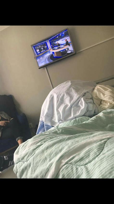 As is tradition, here is my hospital selfie. Pin von Madhuri auf Hopital | Snapchat-ideen, Krankenhaus ...