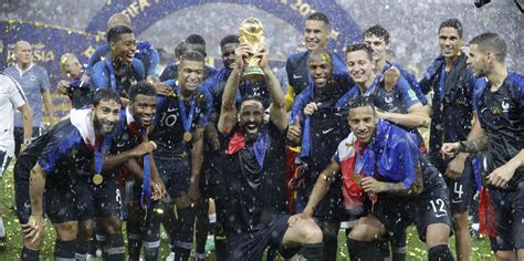 Meurtris par une finale d'euro 2016 perdue sur leur terrain face au portugal, les bleus abordent la coupe du monde dans la peau plus qu'en france, l'attaquant du psg est attendu par le monde entier. France - Croatie : revivez la victoire de l'équipe de ...