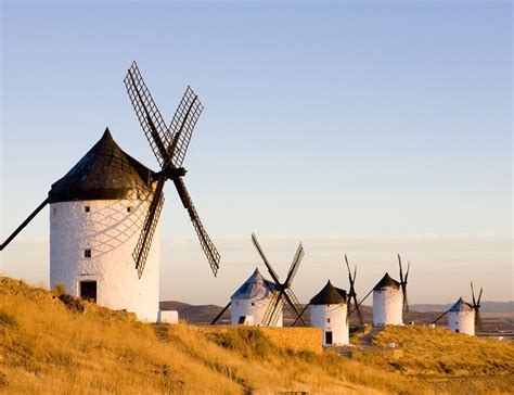 Encina milenaria de Ruli – Senda Verde río Záncara – Molinos de viento
