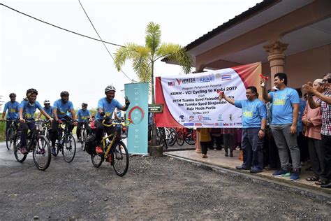 يڠدڤرتوان اڬوڠ) ialah gelaran rasmi bagi ketua negara malaysia. Raja Muda Perlis Lepaskan Peserta Kayuhan KEMM
