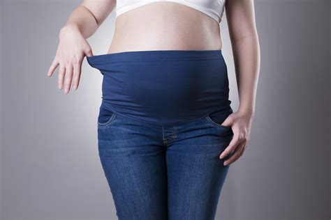 Wearing Jeans During Pregnancy Pros And Cons The Pulse