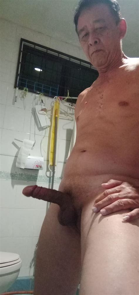 PICunt John Deere Enjoy Poseing Naked