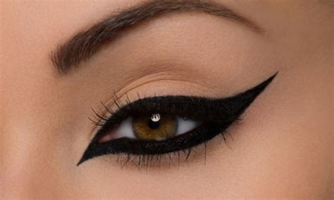 How To Pull Off Smudged Eyeliner Her Style Code