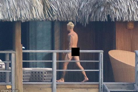 Captan A Justin Bieber Desnudo Mientras Disfruta De Un Ba O En Bora