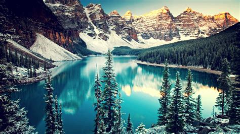 Beauty Of Moraine Lake In Canada With Mountain Reflections Hd Wallpaper