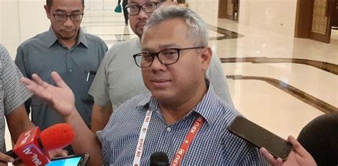 Ketua komisi pemilihan umum arief budiman belakangan ini lagi sering disorot terkait proses pemilihan umum. KPU RI Tegaskan Pilkada Serentak 2020 Berlangsung September