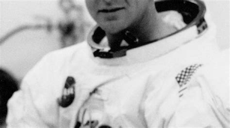 Apollo 14 Astronaut Edgar Mitchell Dead Aged 85 He Was The Sixth