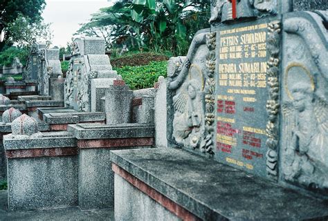 Kuburan Cina Batu Malang Yashica 35gsn Fuji Superia Asa … Flickr