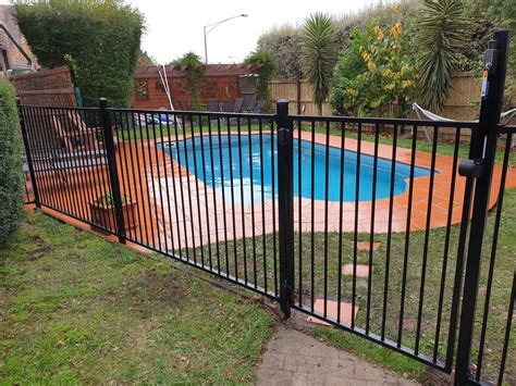 Black Tubular Aluminium Flat Top Pool Fence