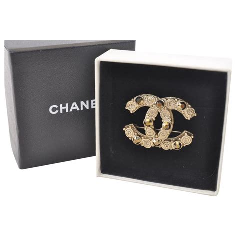 Chanel Vintage Cc Brooch Golden Yellow Gold Ref140749 Joli Closet