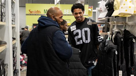 Raiders, Smith’s take Las Vegas families on 'Holiday Huddle' shopping spree