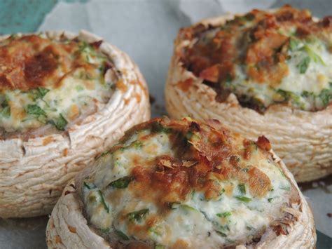 Champignons farcis aux herbes et tofu soyeux végan