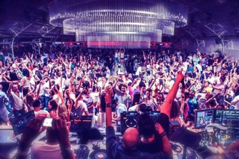 Bucharest nightlife starts at midnight! Bucharest: Nightlife and Clubs | Nightlife City Guide