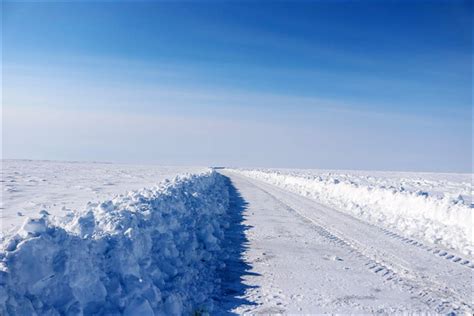The ice road is an upcoming american action thriller film written and directed by jonathan hensleigh and starring liam neeson. Open for traffic: one of the great ice roads of the world ...